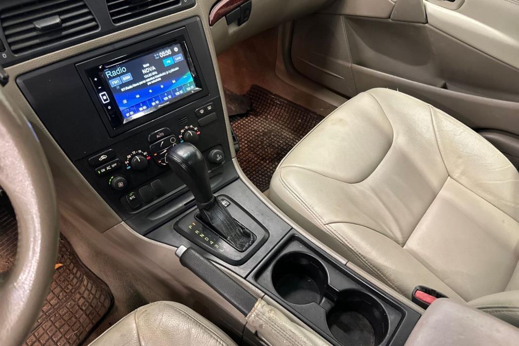 VOLVO V70 2003