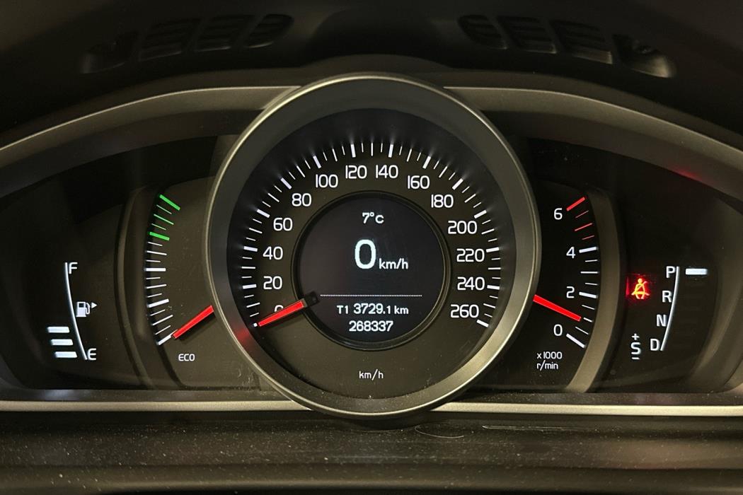 VOLVO V40 2017