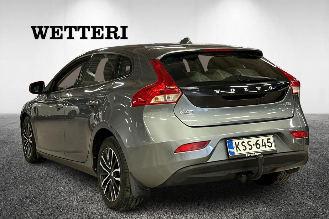 VOLVO V40 2017