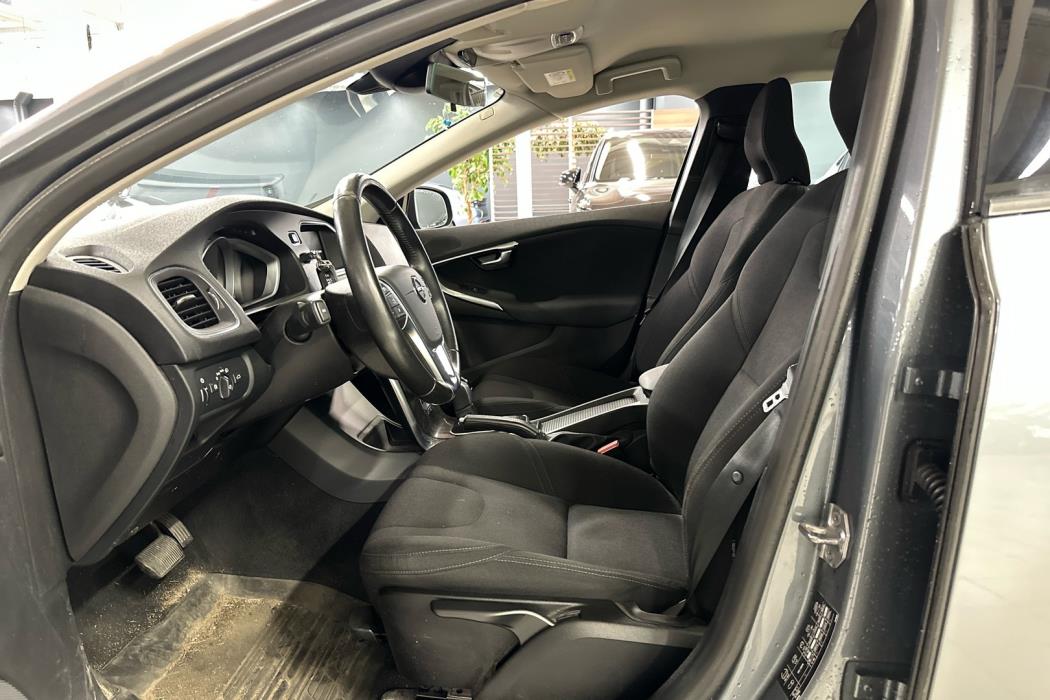 VOLVO V40 2017