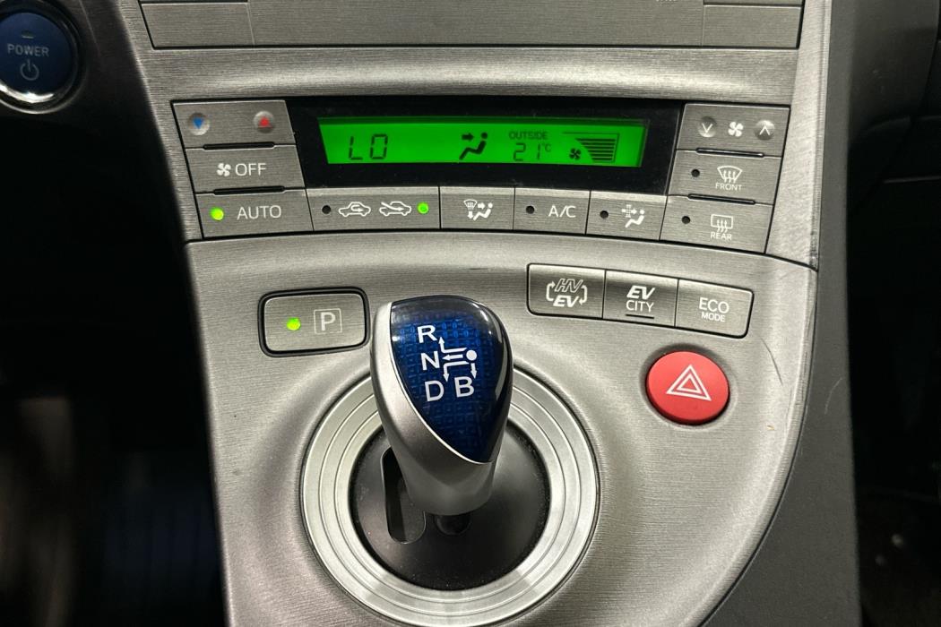 TOYOTA Prius Plug-in 2015