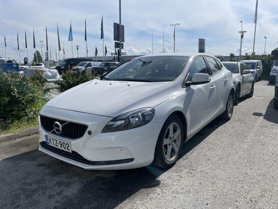 VOLVO V40 2018