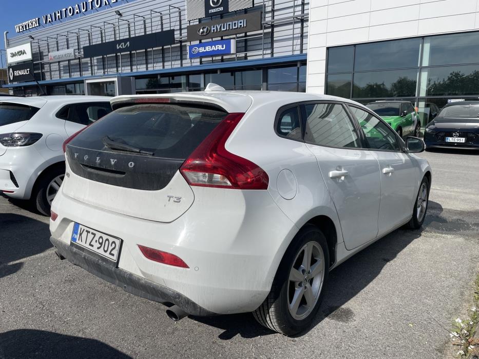 VOLVO V40 2018