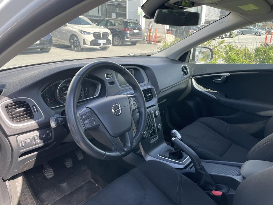 VOLVO V40 2018