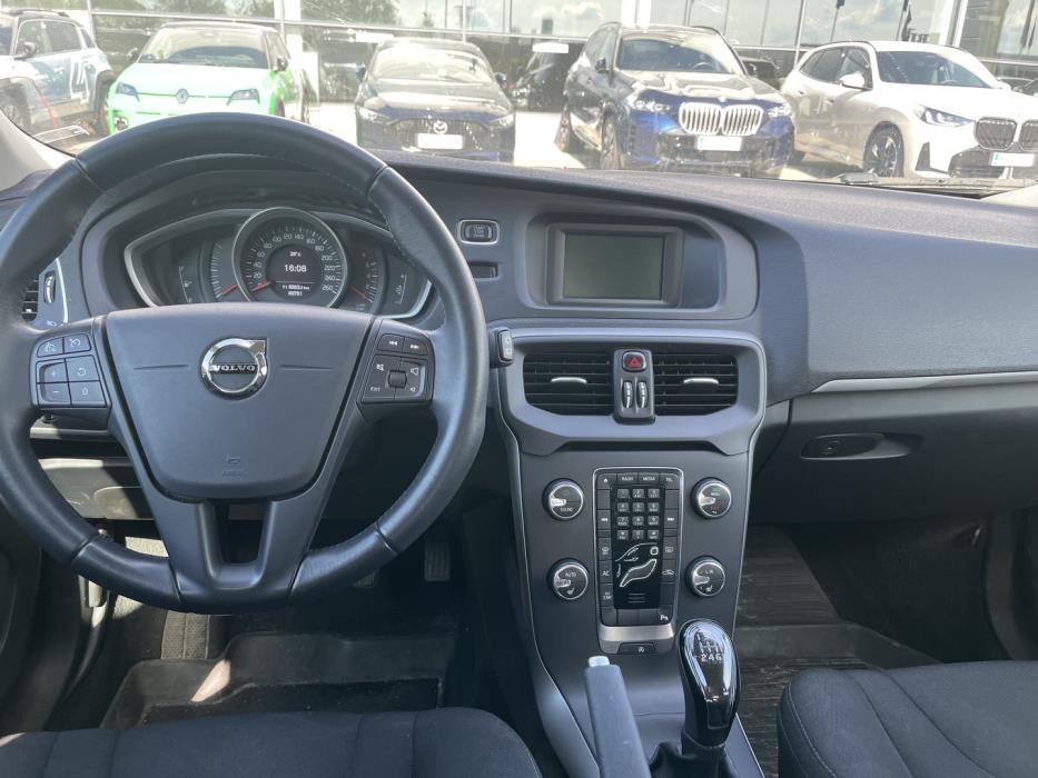 VOLVO V40 2018