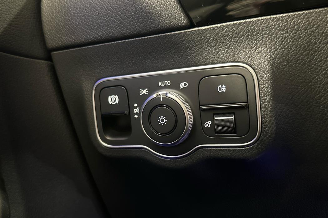 MERCEDES-BENZ EQA 2025