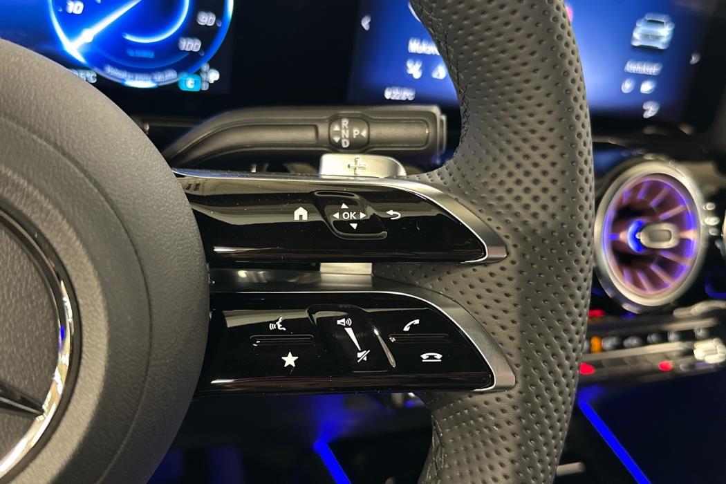 MERCEDES-BENZ EQA 2025