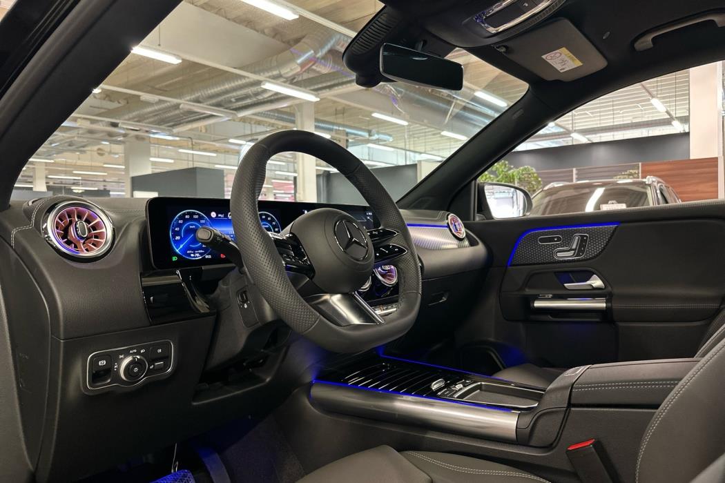 MERCEDES-BENZ EQA 2025