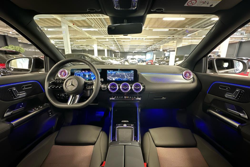 MERCEDES-BENZ EQA 2025