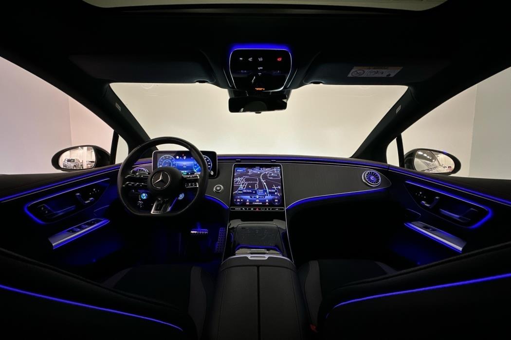 MERCEDES-BENZ EQE 2023