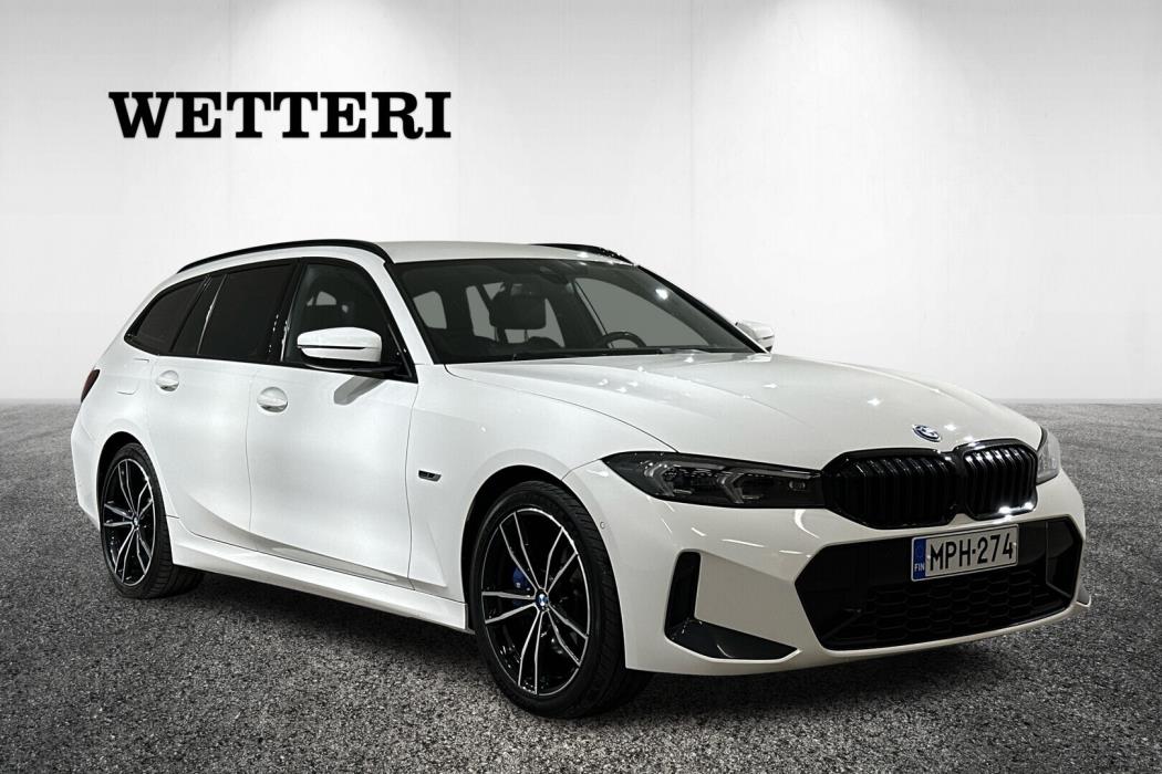 BMW 330 2023
