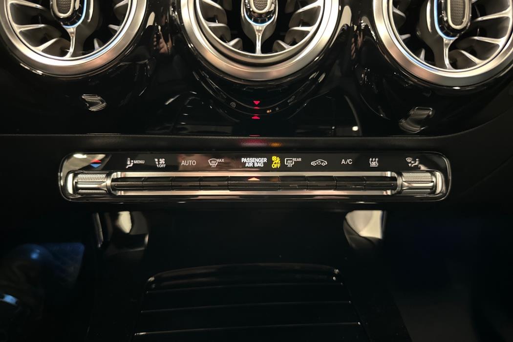 MERCEDES-BENZ A 2023