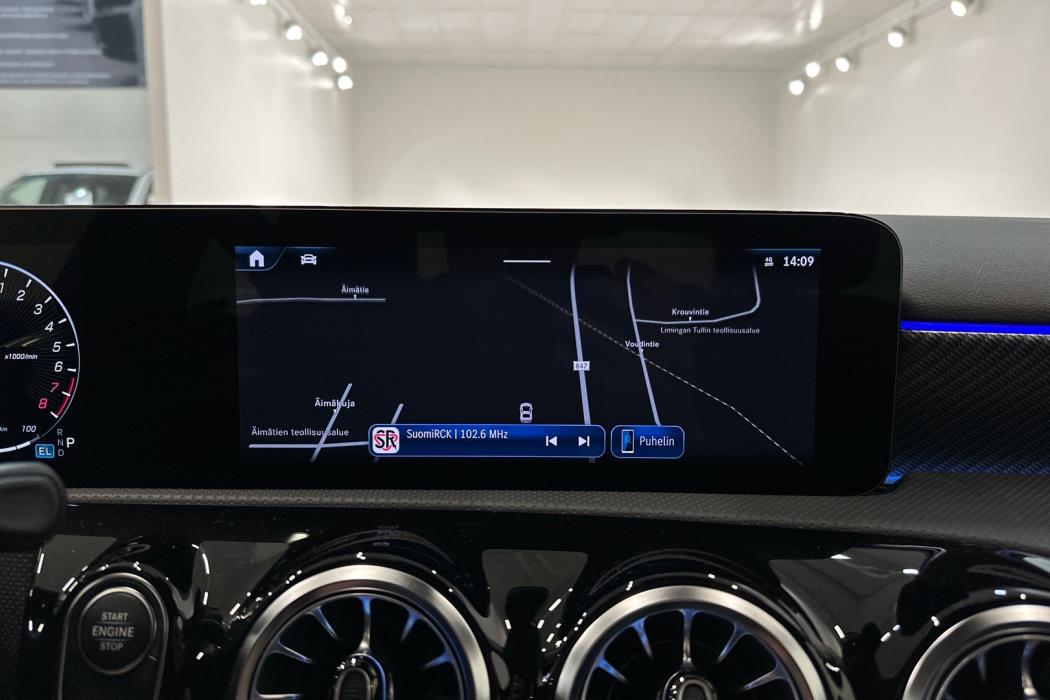 MERCEDES-BENZ A 2023