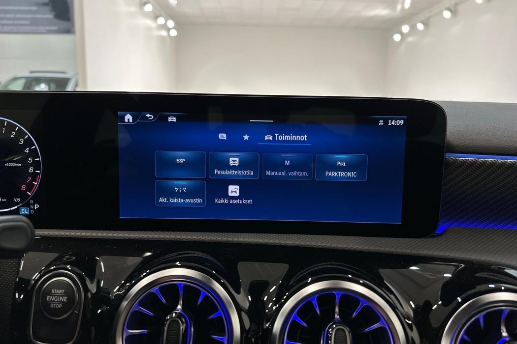 MERCEDES-BENZ A 2023