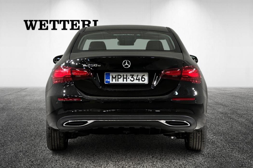 MERCEDES-BENZ A 2023