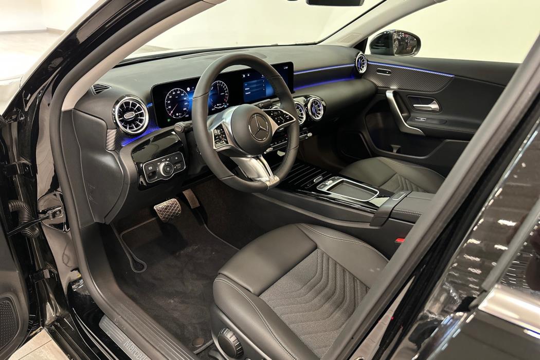 MERCEDES-BENZ A 2023