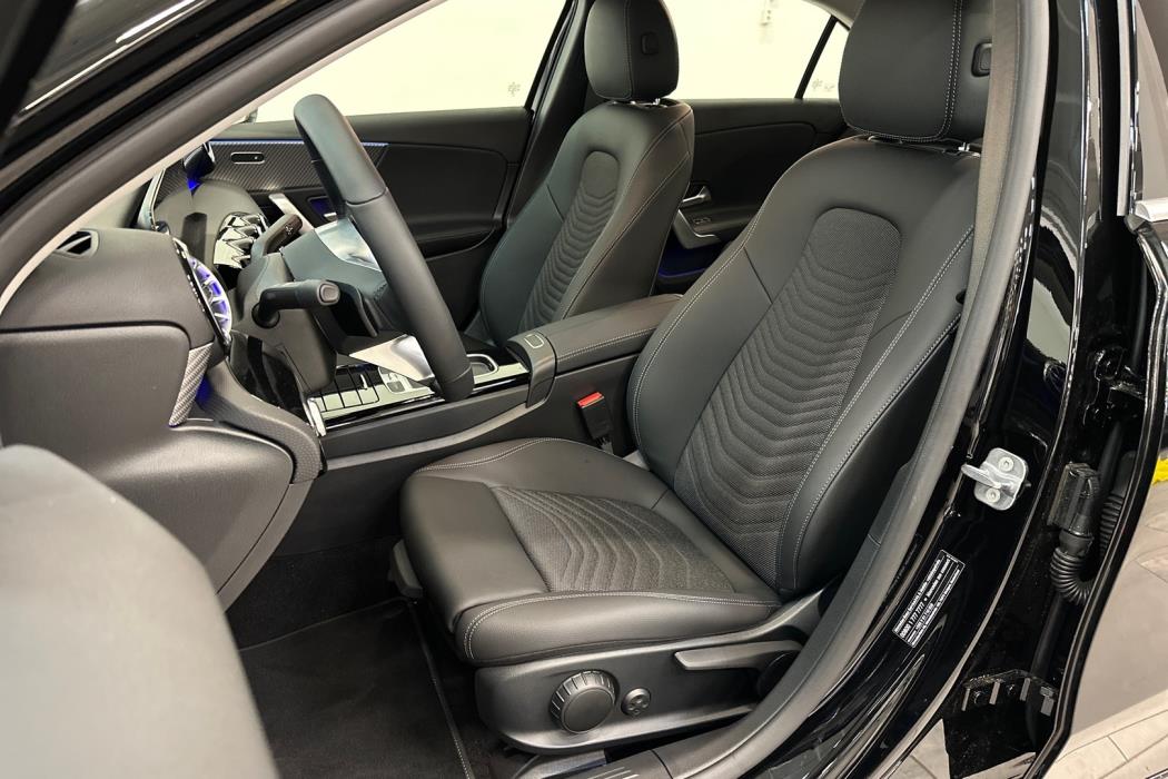 MERCEDES-BENZ A 2023