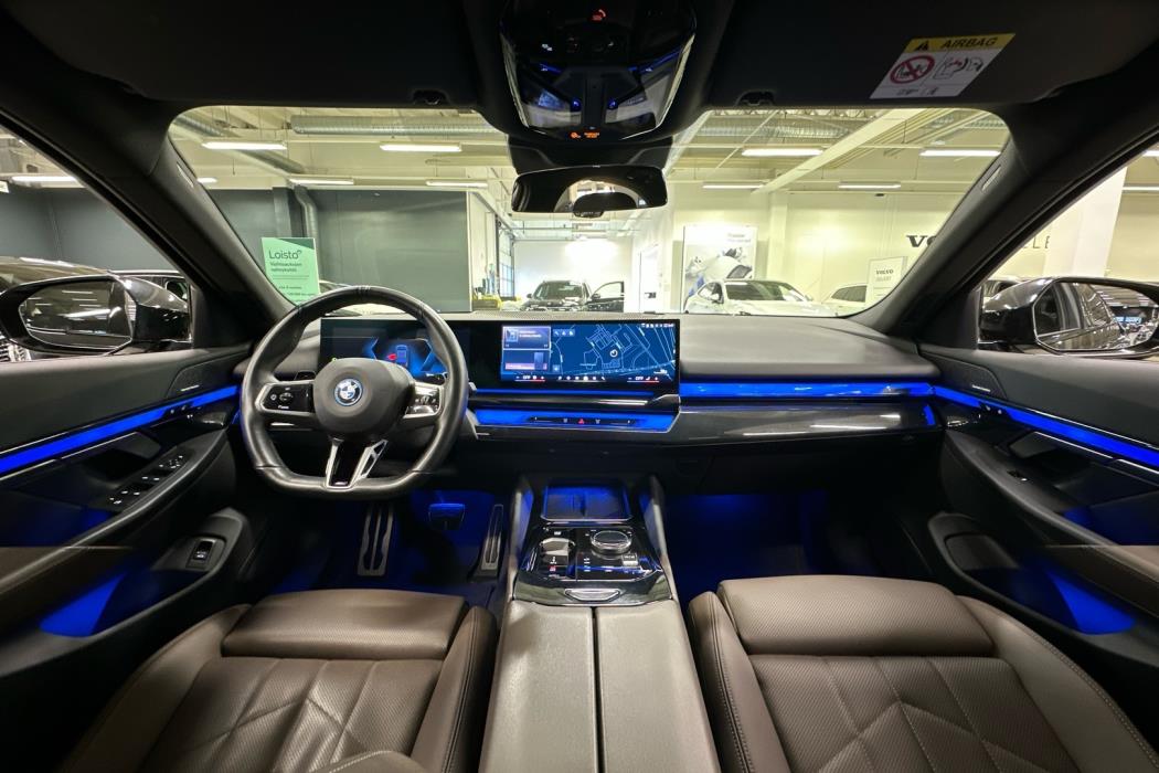 BMW 550 2024