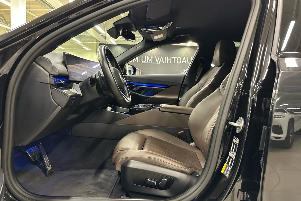 BMW 550 2024