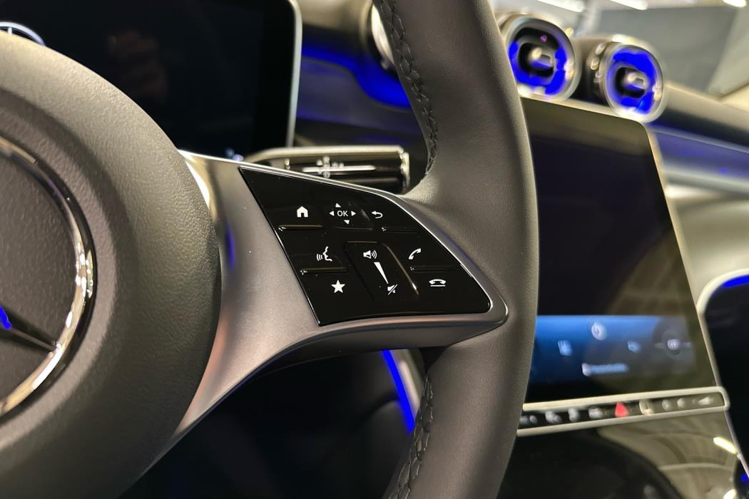 MERCEDES-BENZ GLC 2025