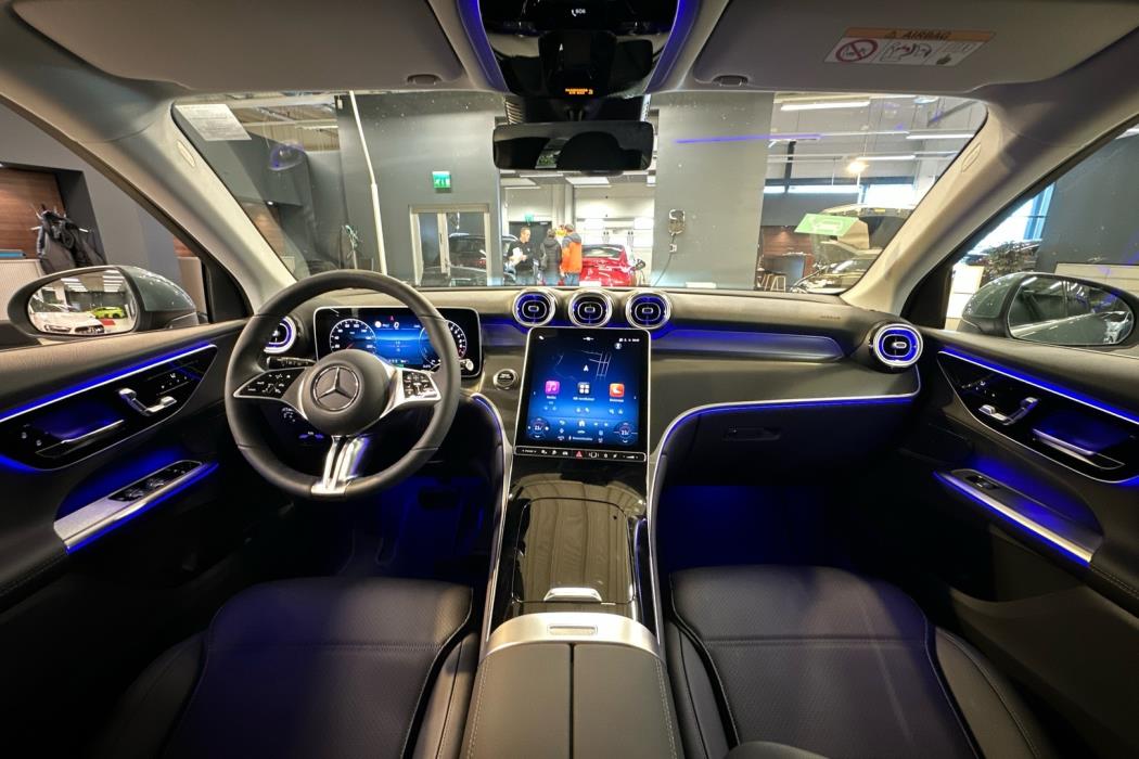 MERCEDES-BENZ GLC 2025