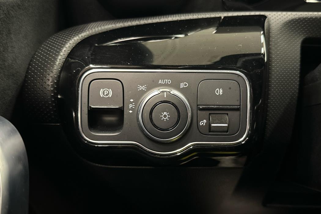 MERCEDES-BENZ A 2020