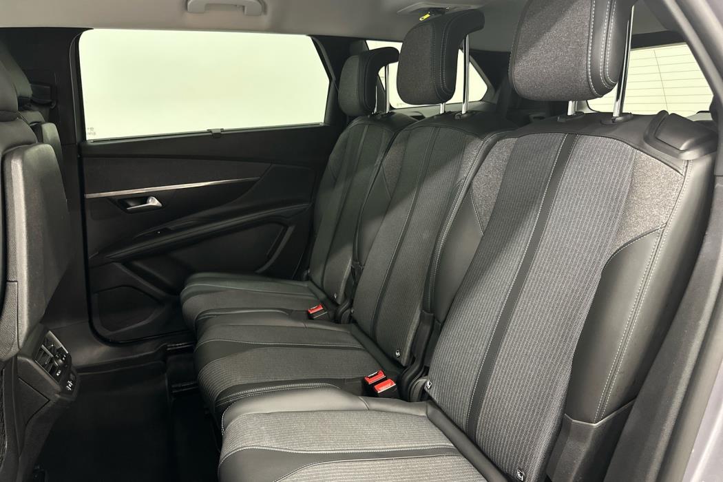 PEUGEOT 5008 2021