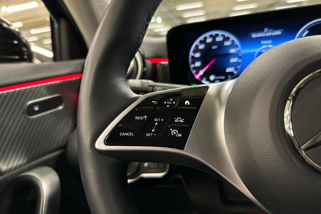 MERCEDES-BENZ A 2023