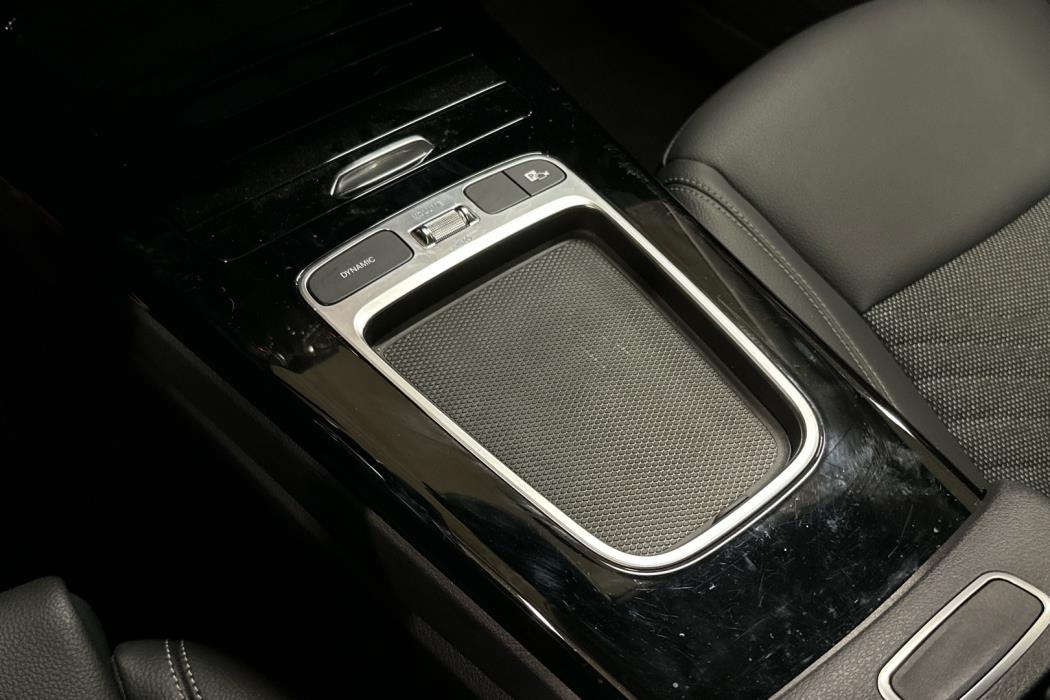 MERCEDES-BENZ A 2023