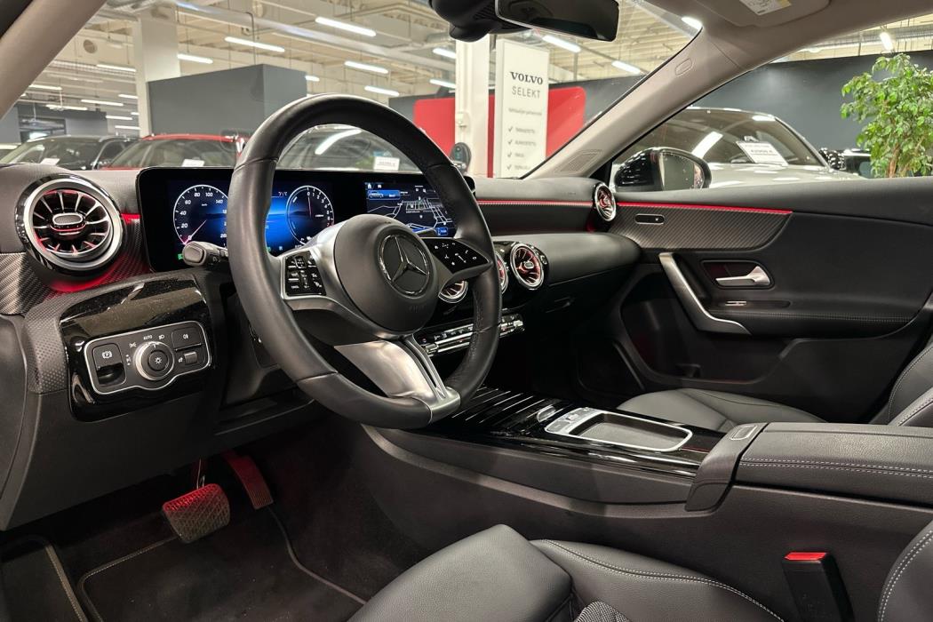 MERCEDES-BENZ A 2023