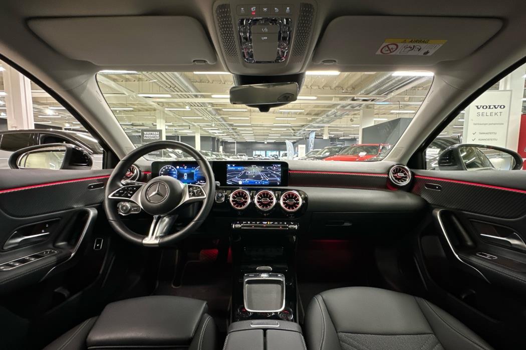 MERCEDES-BENZ A 2023