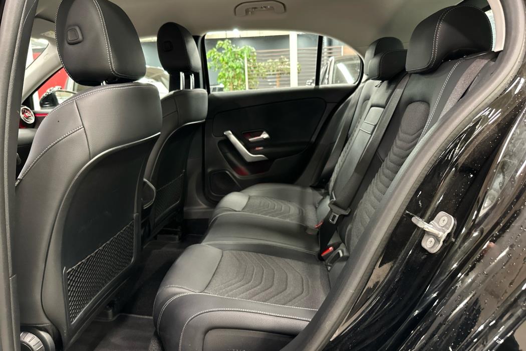 MERCEDES-BENZ A 2023