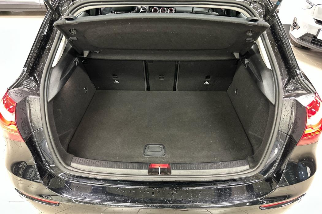 MERCEDES-BENZ A 2023