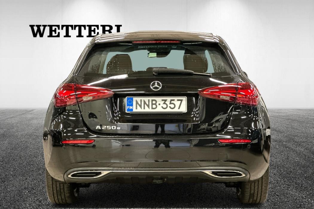 MERCEDES-BENZ A 2023