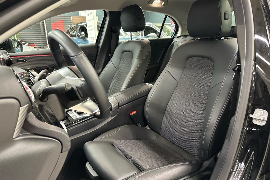 MERCEDES-BENZ A 2023