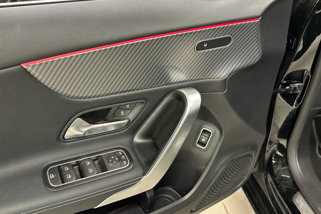 MERCEDES-BENZ A 2023