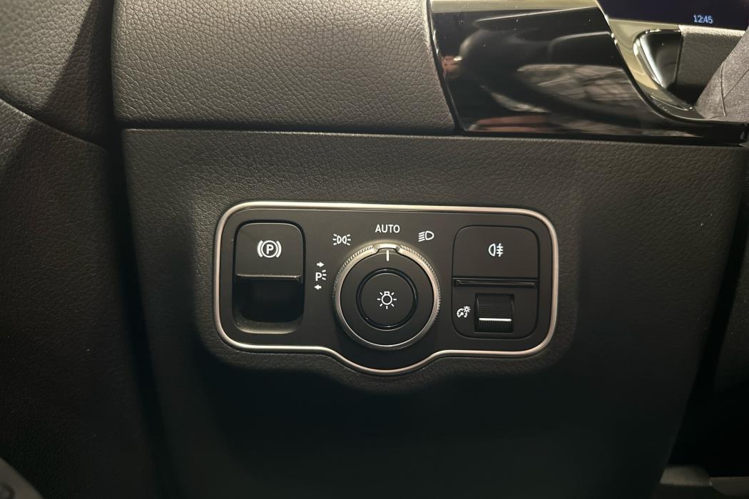 MERCEDES-BENZ GLA 2025