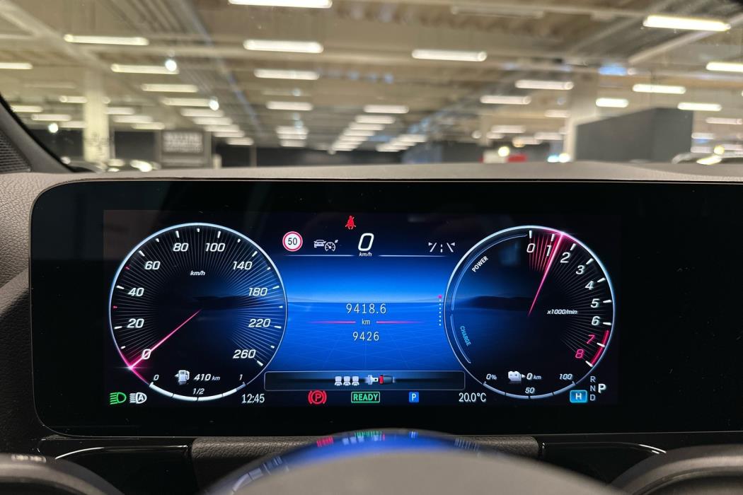 MERCEDES-BENZ GLA 2025