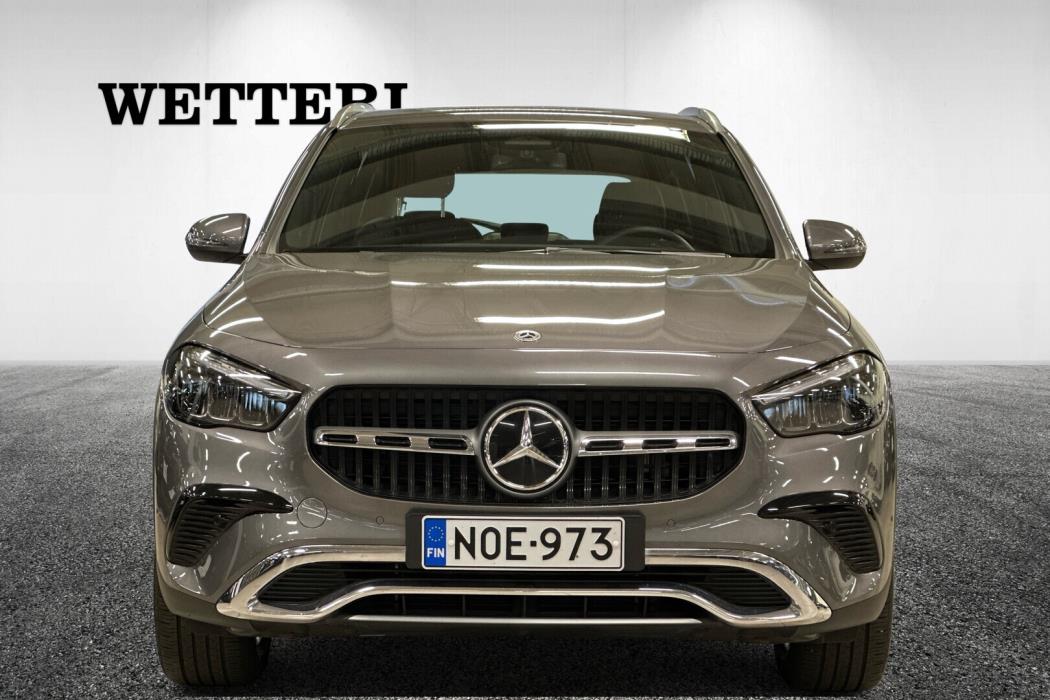 MERCEDES-BENZ GLA 2025