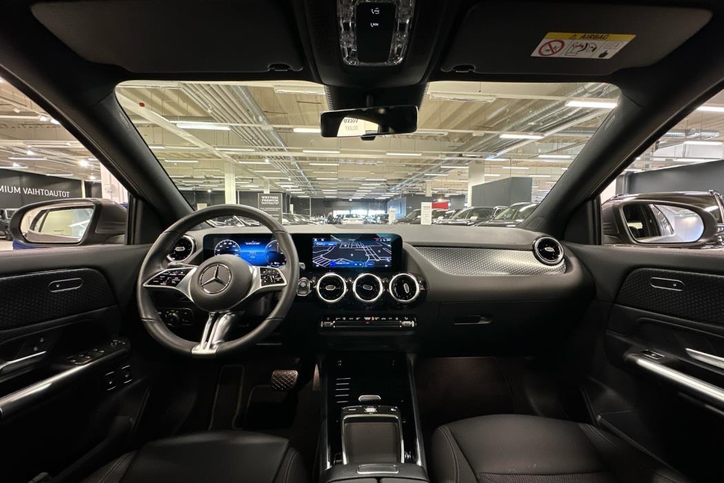 MERCEDES-BENZ GLA 2025