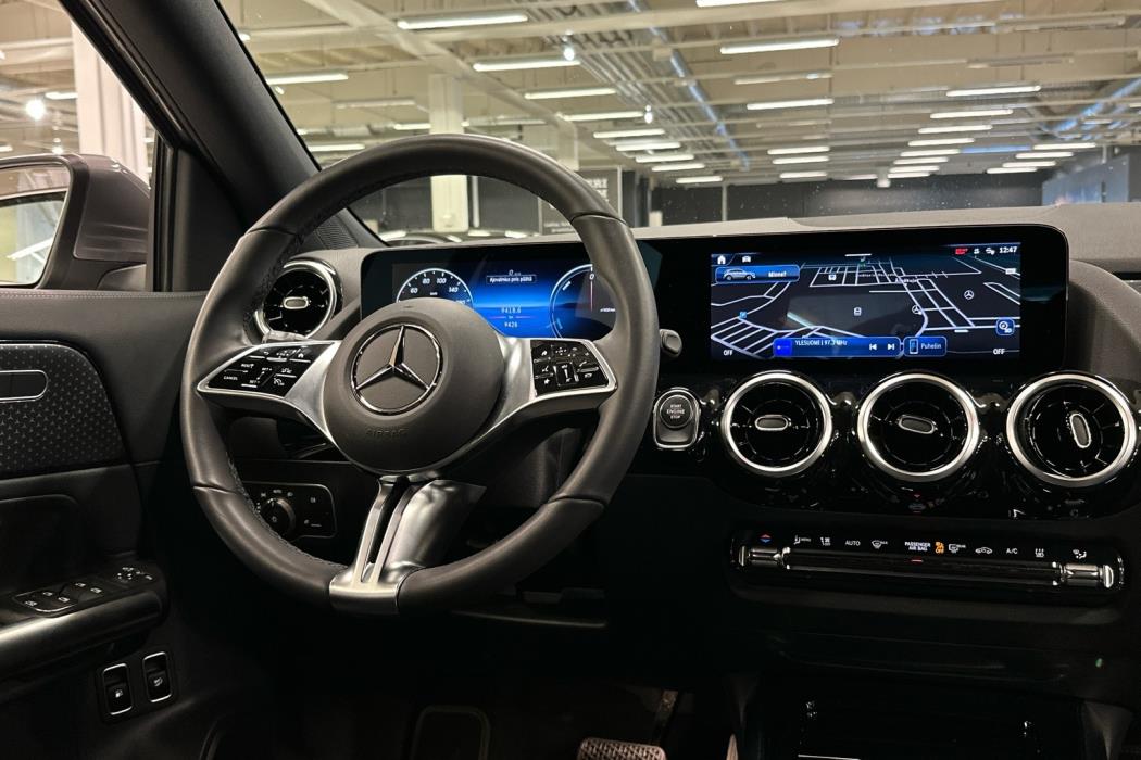 MERCEDES-BENZ GLA 2025