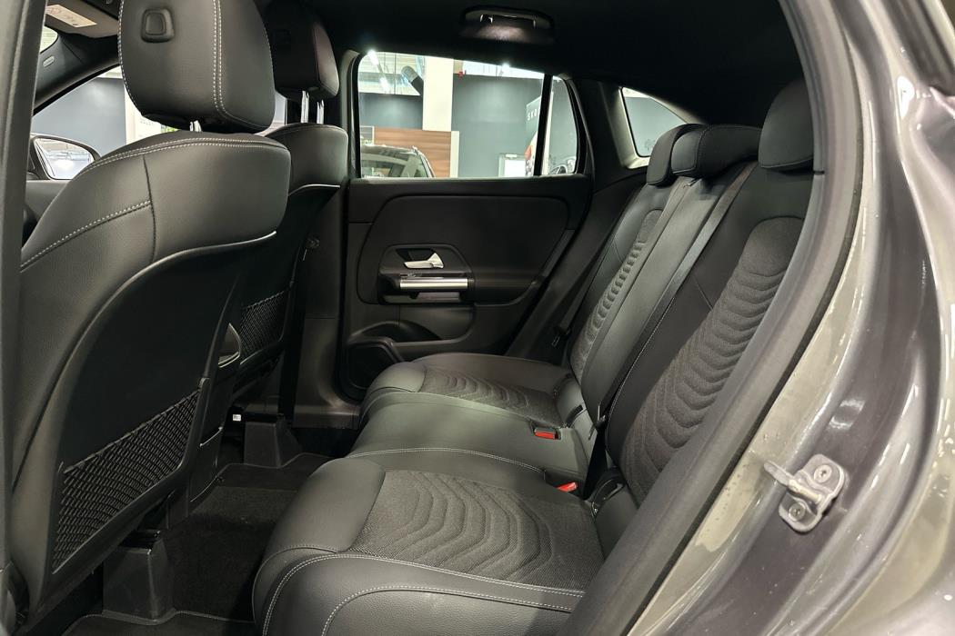 MERCEDES-BENZ GLA 2025