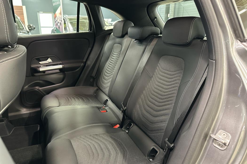 MERCEDES-BENZ GLA 2025