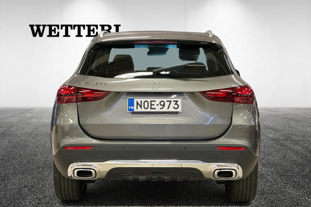 MERCEDES-BENZ GLA 2025