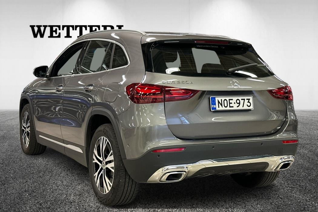 MERCEDES-BENZ GLA 2025