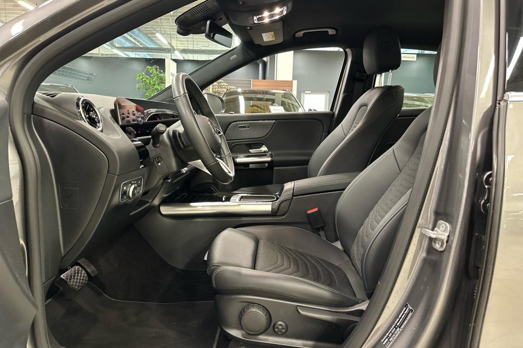 MERCEDES-BENZ GLA 2025