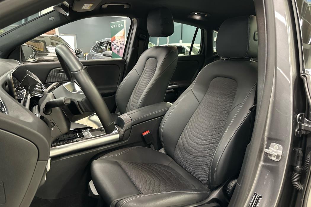 MERCEDES-BENZ GLA 2025