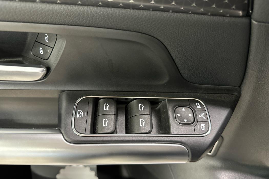 MERCEDES-BENZ GLA 2025