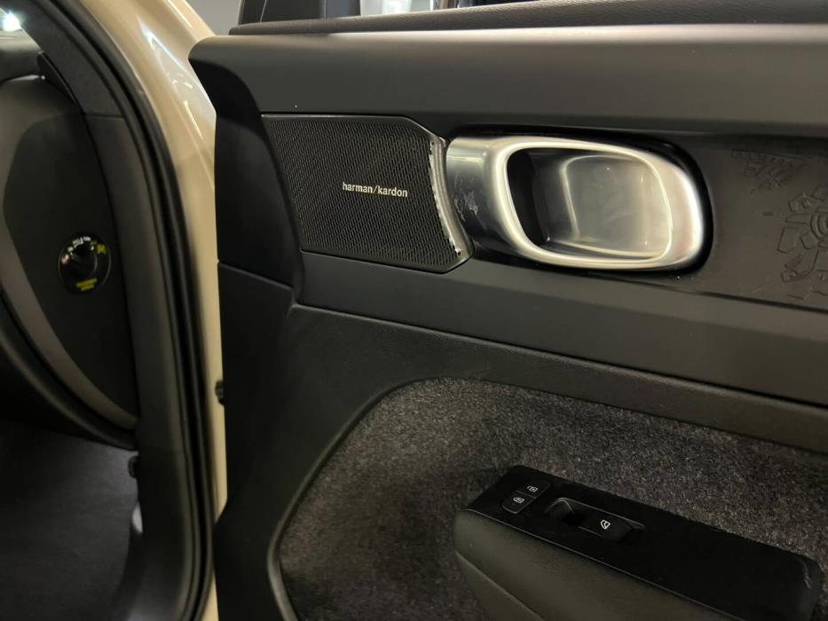 VOLVO EX40 2026