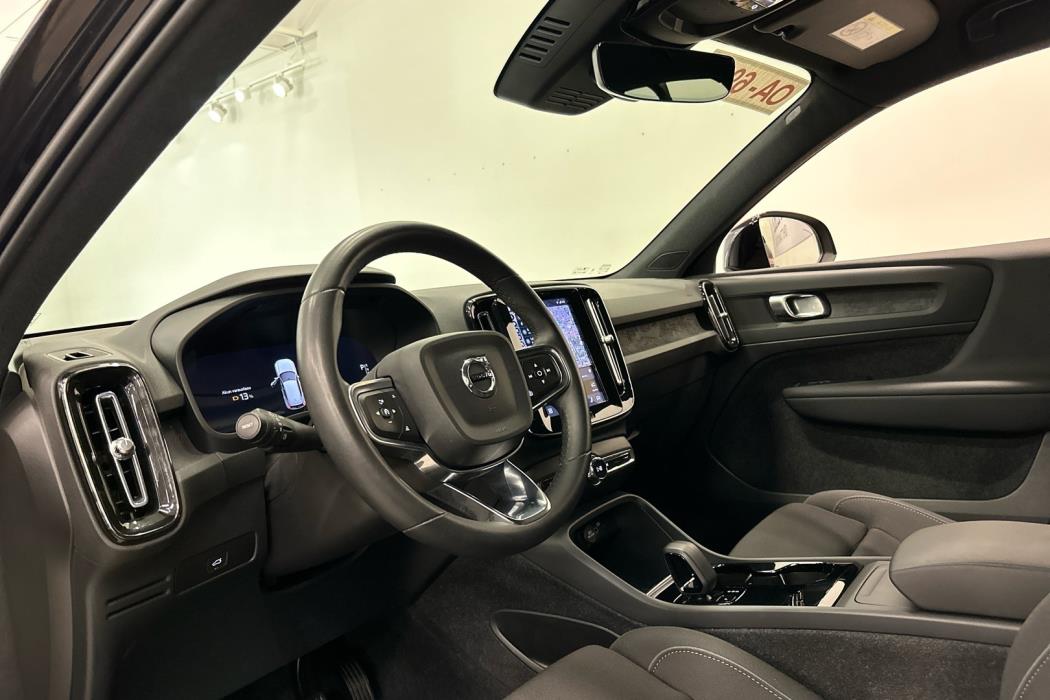 VOLVO XC40 2023